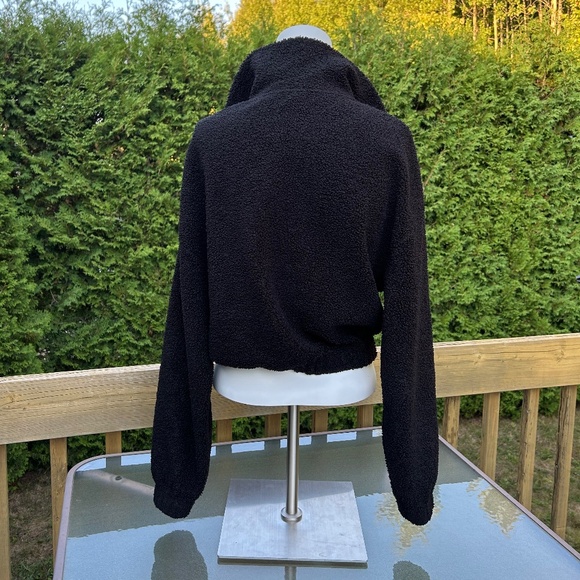 Icône⎪Black Quarter Zip Plush Sweater - Picture 3 of 10